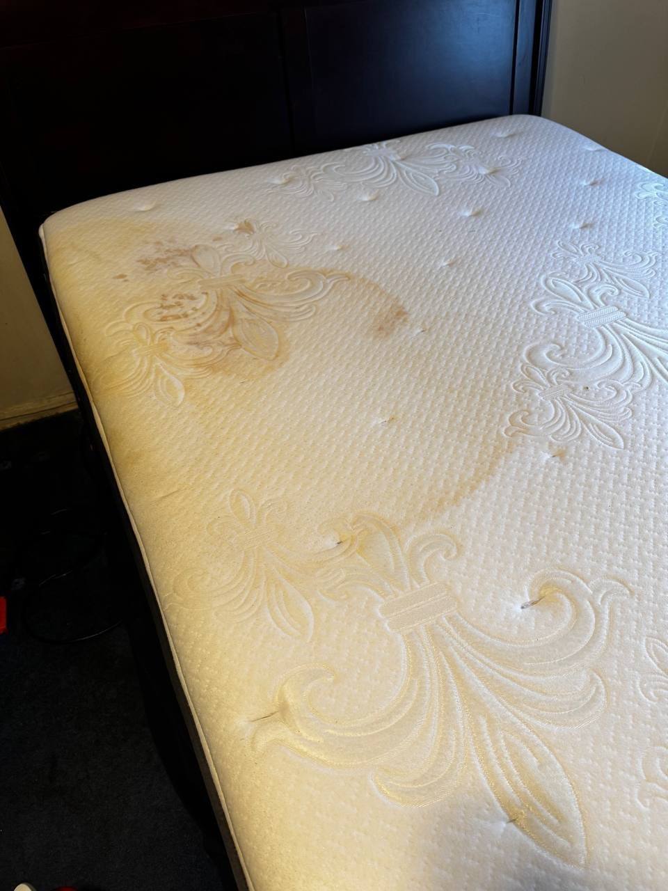 The same mattress after cleaning, bright and fresh